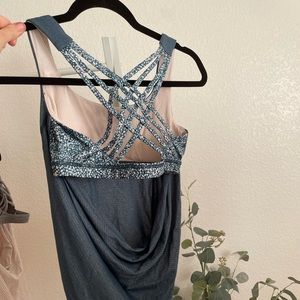 Lululemon don’t think: 2 in 1 open back tank size 6 - perfect for size 4/6.